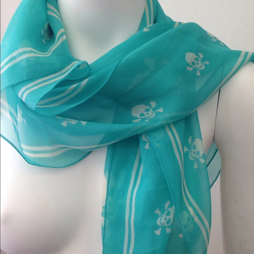 McQueen Aqua skull scarf